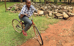 Joachim Francis mit dem Fahrrad